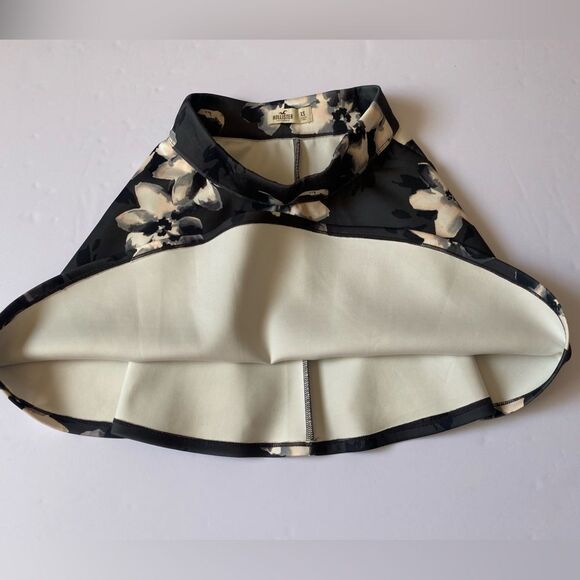 Hollister Navy White Floral Skater Skirt XS - Picture 7 of 7